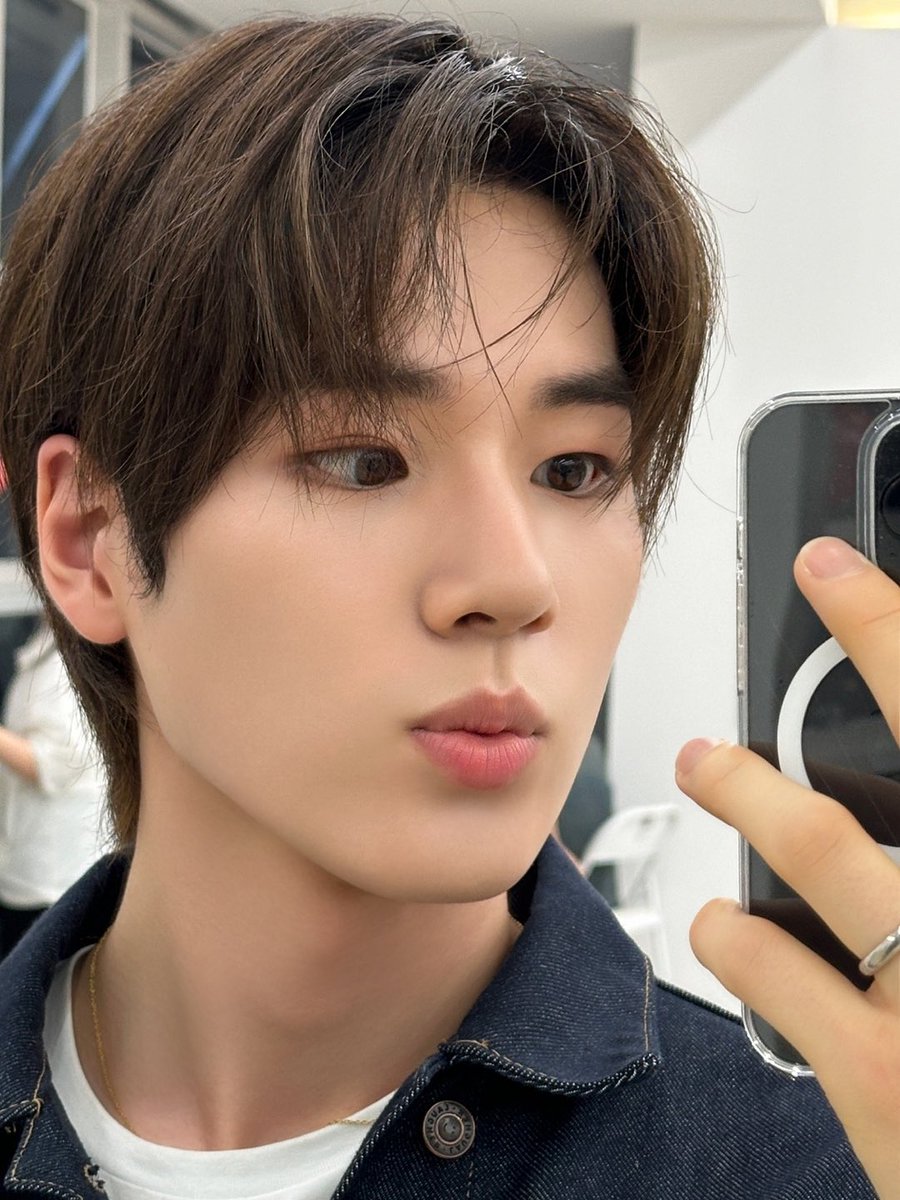 MEMBERS_8TURN's tweet photo. 🪞💫

#8TURN #에잇턴 #エイトターン 
#윤성 #YOONSUNG #ユンソン https://t.co/sopVG6Wtk4