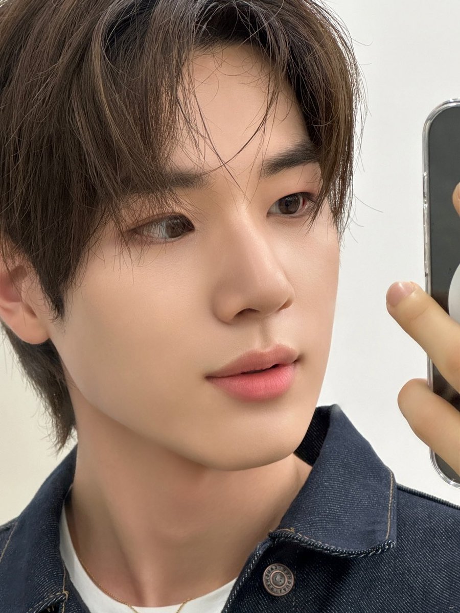 MEMBERS_8TURN's tweet photo. 🪞💫

#8TURN #에잇턴 #エイトターン 
#윤성 #YOONSUNG #ユンソン https://t.co/sopVG6Wtk4