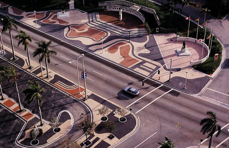 alejandrocsome's tweet image. Roberto Burle Marx, paisajista, trayendo el Amazonas a las ciudades brasileras.
