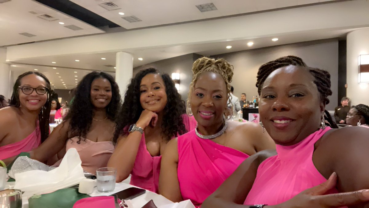 Tanya_N_Shelton's tweet image. A Soror Sational Extravaganza! Closing out the conference. Pink gowns and sneakers! Boule owes me not! I’ve been inspired, ignited, fired up, and ready to soar! 🩶🩷💚
#PQC
#ThetaTheta
#Spring97
#SilverStars 
#AKA1908
#BOULE2024