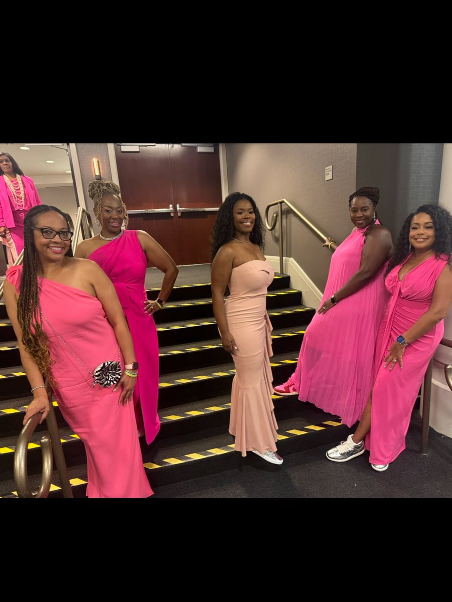 Tanya_N_Shelton's tweet image. A Soror Sational Extravaganza! Closing out the conference. Pink gowns and sneakers! Boule owes me not! I’ve been inspired, ignited, fired up, and ready to soar! 🩶🩷💚
#PQC
#ThetaTheta
#Spring97
#SilverStars 
#AKA1908
#BOULE2024