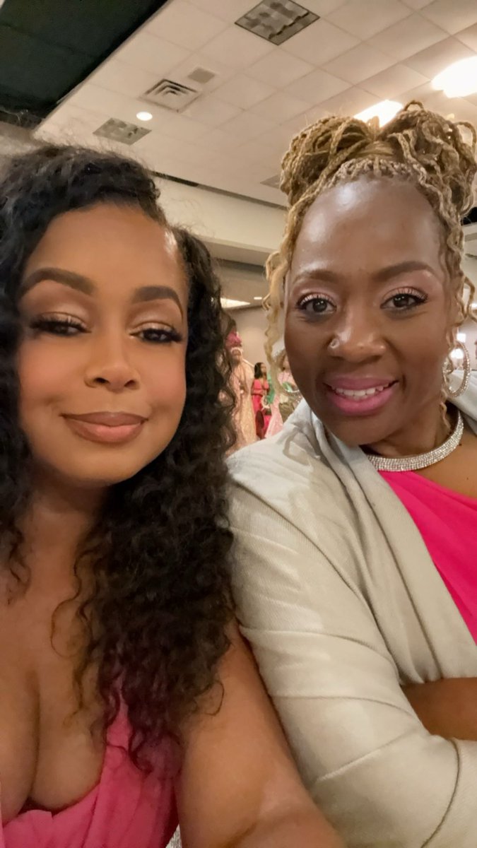 Tanya_N_Shelton's tweet image. A Soror Sational Extravaganza! Closing out the conference. Pink gowns and sneakers! Boule owes me not! I’ve been inspired, ignited, fired up, and ready to soar! 🩶🩷💚
#PQC
#ThetaTheta
#Spring97
#SilverStars 
#AKA1908
#BOULE2024