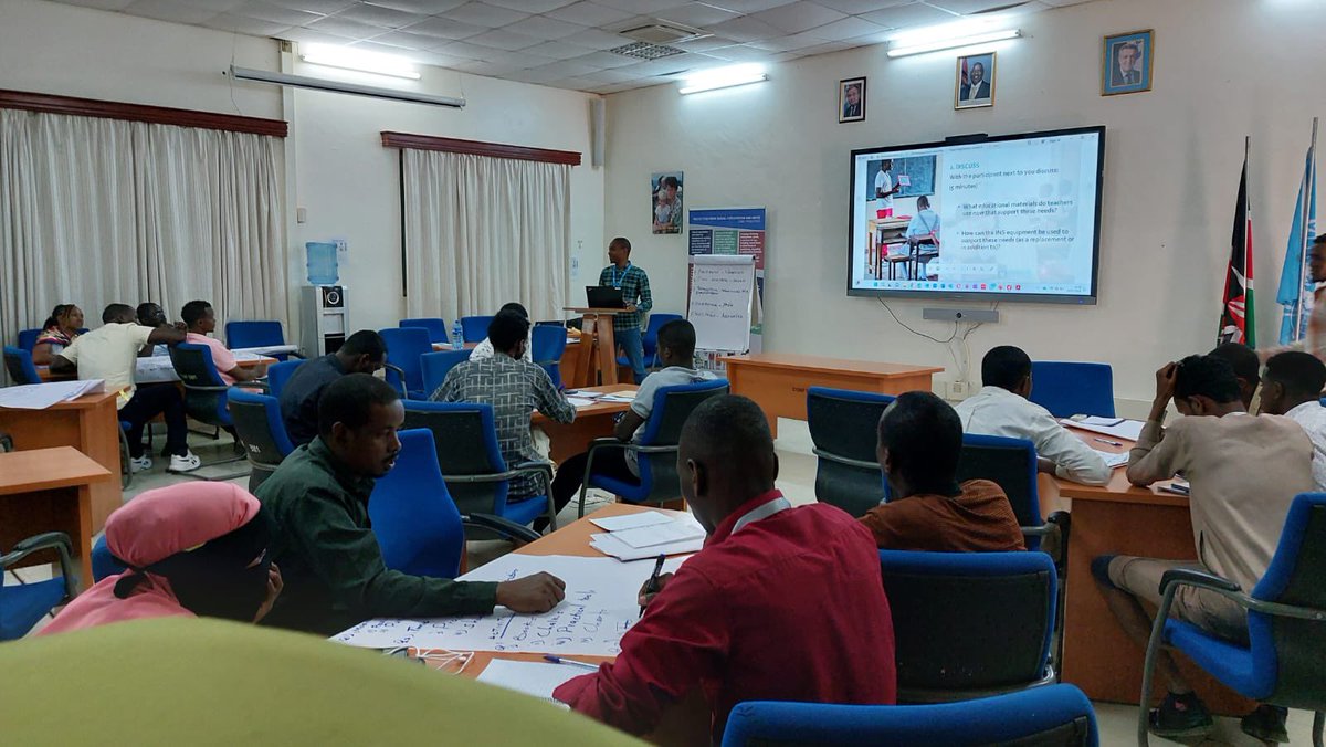 wejalu's tweet photo. Bridging the digital divide &amp; fostering a brighter future for students in #Dadaab 🇰🇪.
With support from @Refugees Connected education team, @UNHCR_Kenya is empowering Teachers &amp; Coaches wth innovative tools to integrate ICT in teaching &amp; Learning.#InstantNetworkSchools
#GISEDP https://t.co/Ol9BqMZL7e