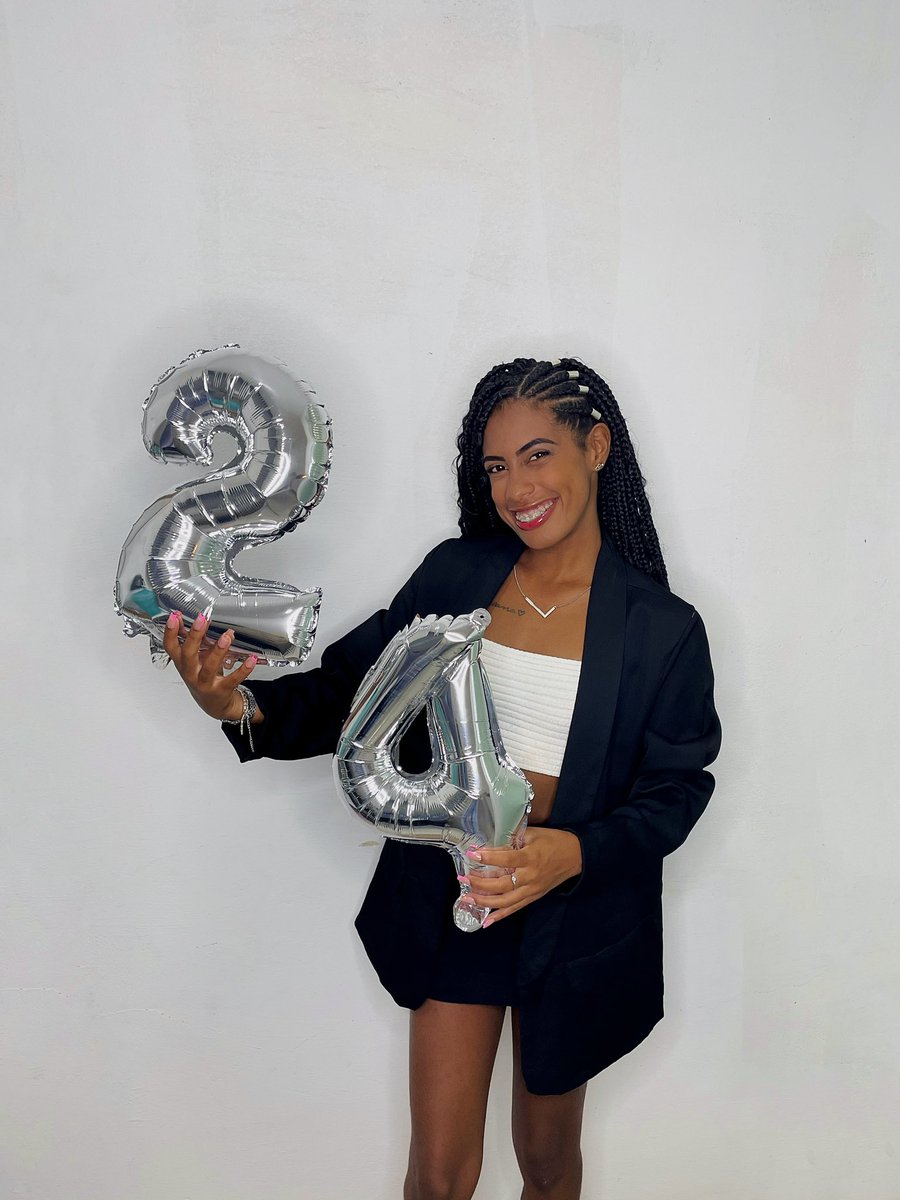 badgirlloreee's tweet photo. THIS GIRL IS CANCER!!!! Feliz Meu Dia. ✨ https://t.co/N2qDSWdGga