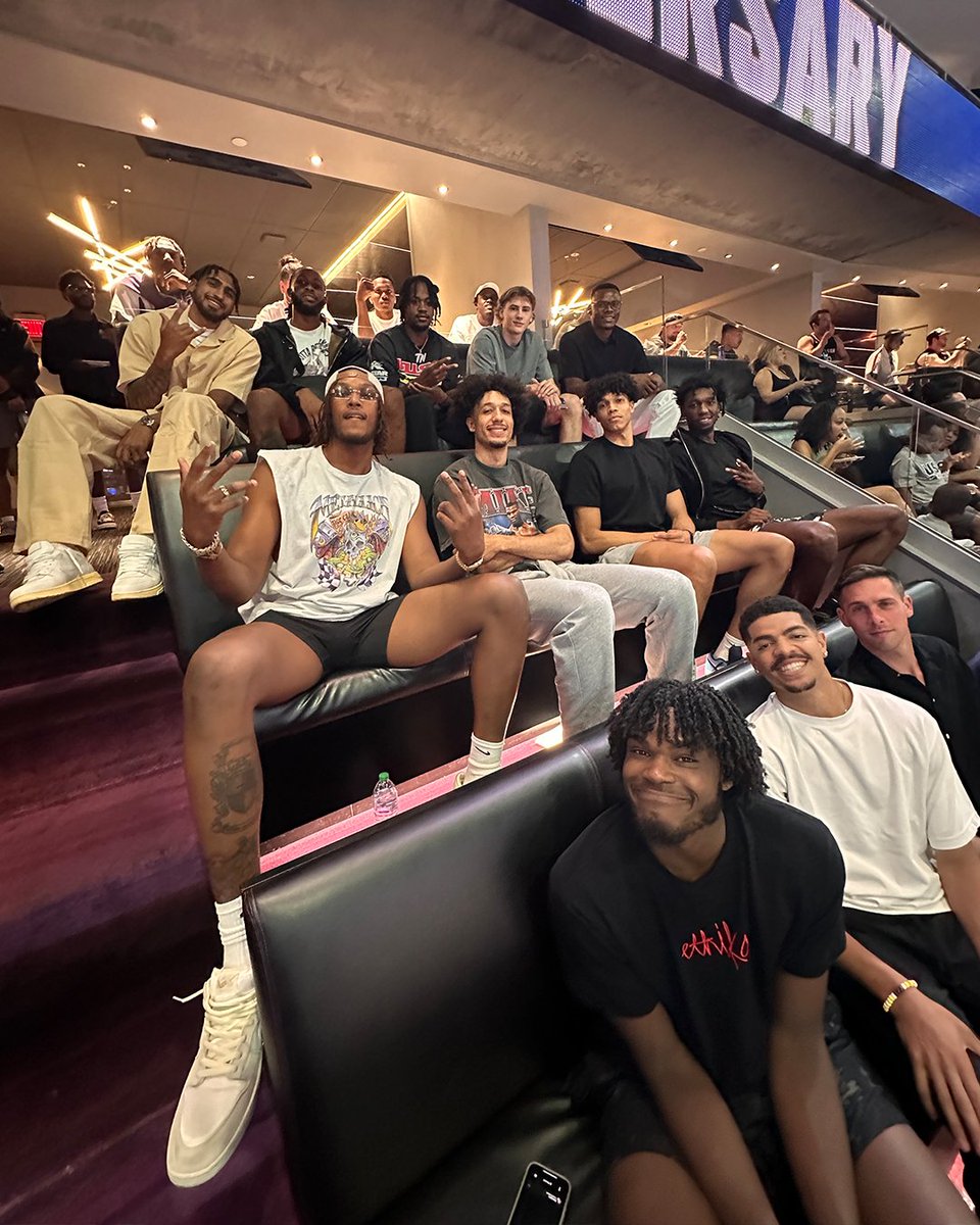 Indiana Pacers (@pacers) on Twitter photo we out here 🙌
whole squad went out to Las Vegas to support Tyrese Haliburton and Andrew Nembhard play in the <a href="/usabasketball/">USA Basketball</a> showcase 🤞 we out here 🙌
whole squad went out to Las Vegas to support Tyrese Haliburton and Andrew Nembhard play in the <a href="/usabasketball/">USA Basketball</a> showcase 🤞