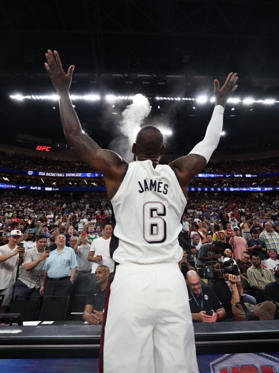 LakersLead's tweet image. THIS LEBRON PHOTO IS SO COLD 🥶🇺🇸