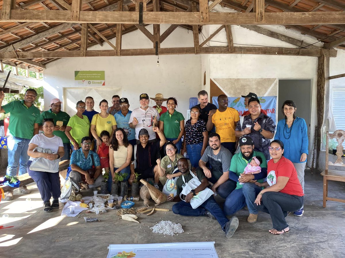 🌿 Indeed, #agroecology is a global movement. In Mato Grosso, Brazil, "pathways to agroecology" is a literal pathway: connecting 26 municipalities, 2 territories and more than 100 communities practicing agroecology. 

We visited some of these communities in a learning exchange.