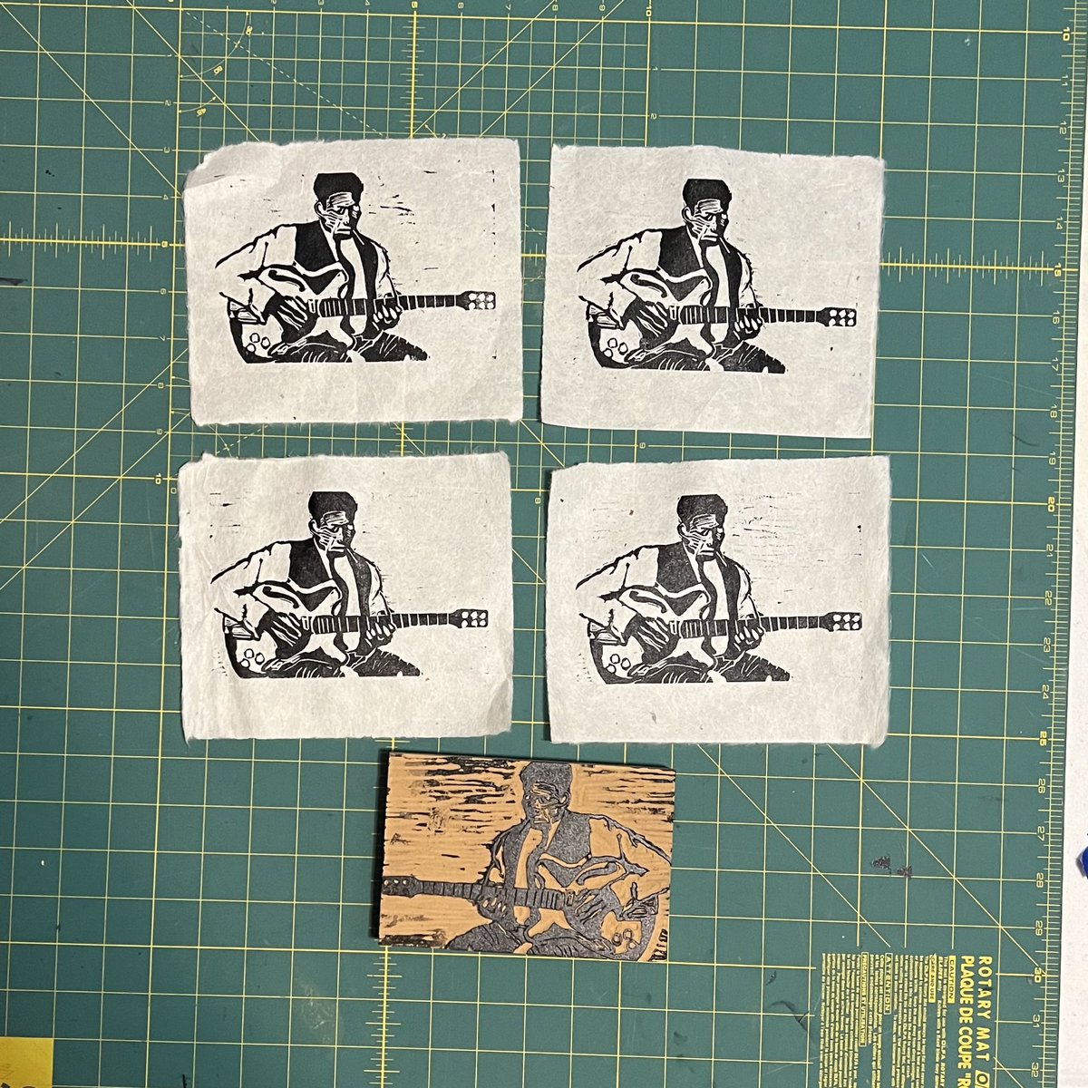 stacybaugher's tweet photo. Im totally burned out. 
That point when your creative space gets so cluttered you just can’t anymore? 
I passed that weeks ago. 
I did some printmaking w/ some of my linocuts &amp; have a list I need to start working on, but I just can’t cause my space is more cluttered than my mind. https://t.co/A62Gn9ip1i