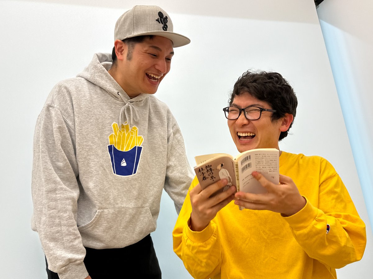 comi_kamado's tweet photo. 【8/3(土)発売】
みくのしんが「走れメロス」を読む記事が本になりました！
ライター仲間である雨穴の書き下ろし短編のほか、もう2本の新しい読書も収録しました！
今年の夏はみくのしんと本を読もう！！

↓予約はこちら↓

▼本を読んだことがない３２歳がはじめて本を読む
https://t.co/5eAwuNmOZk https://t.co/EaYSbv8bSF