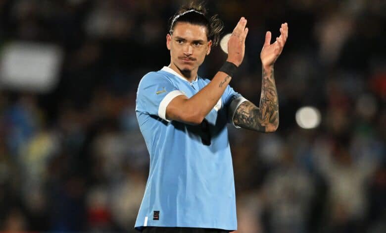 A los que putean a Darwin, ni un vaso de agua, no los quiero ver después subiéndose al barco.