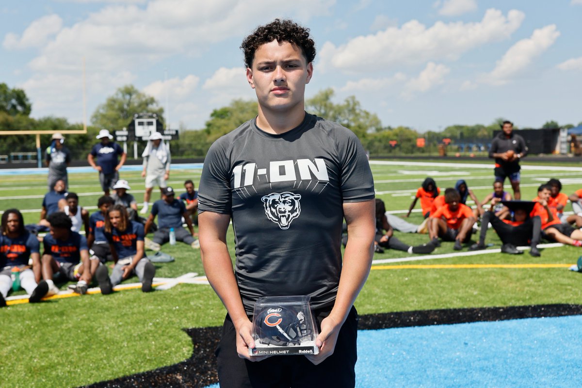 Proud of the way our guys competed and came out Champions at the Bears 11-On! Thank you to the <a href="/ChicagoBears/">Chicago Bears</a> <a href="/BearsOutreach/">Chicago Bears</a> <a href="/usnikefootball/">Nike Football</a> <a href="/Silva321FUTP60/">Gustavo Silva</a> &amp; <a href="/WBFLAGFOOTBALL/">Warriors Flag Football</a> for such an incredible event #Nike11On #ThisIsHSFootball