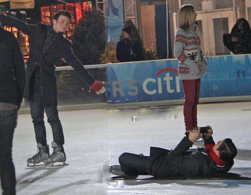 Lejazzhotkurt's tweet photo. blaine would infact DROP to the ground and get all gross and or cold just to take a picture of kurt if he asked i fearrr https://t.co/teGcklrLdw