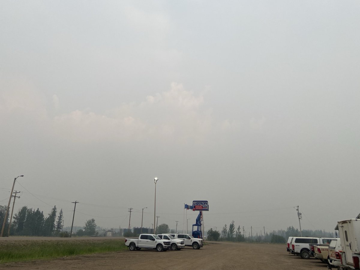 NoraltaZama's tweet photo. One last pic to end the day.  Shout out to all the Alberta Wildland fire fighters, pilots, engineers, heavy equipment personnel and other support teams who rush towards the smoke.  Dangerous, hot, physically exhausting work.  Mad respect for these folks.  #ABwildfires #zamacity https://t.co/jKiNSk2eW8