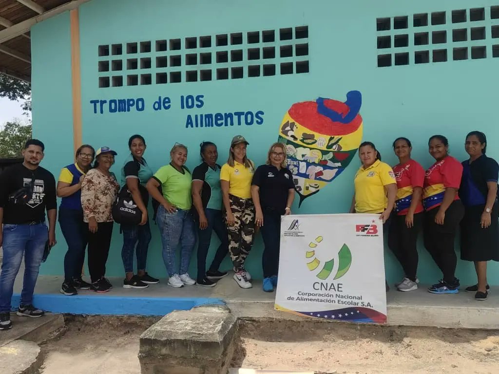 CNAEC11's tweet photo. La Gerencia y el cuerpo de Inspectores sostuvieron encuentro con cocineras de las Parroquias, Zea y Orinoco con el objetivo de inspeccionar los procesos, avances y alcances de las orientaciones de la dirección nacional. 
Además de intercambiar estrategias políticas y educativas. https://t.co/eydp2pzDYf