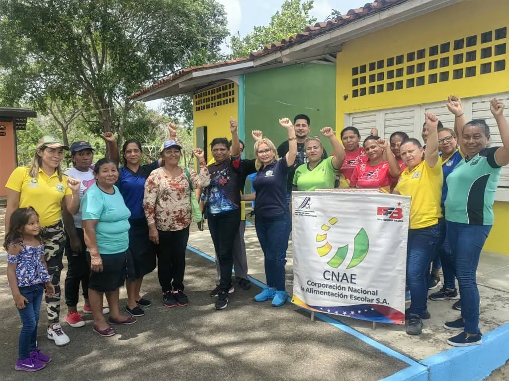 CNAEC11's tweet photo. La Gerencia y el cuerpo de Inspectores sostuvieron encuentro con cocineras de las Parroquias, Zea y Orinoco con el objetivo de inspeccionar los procesos, avances y alcances de las orientaciones de la dirección nacional. 
Además de intercambiar estrategias políticas y educativas. https://t.co/eydp2pzDYf