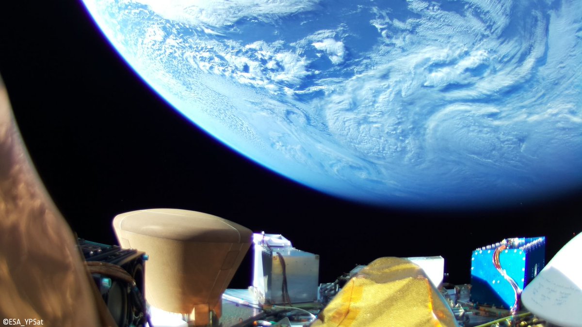 anajuliabanlei's tweet photo. 🌎🛰️ Majestuosa vista de las cargas útiles en órbita, capturada por las cámaras de alta calidad del #YPSat de la @ESA. Su objetivo era documentar las operaciones en órbita, como la separación de la cofia del Ariane 6 y el despliegue de los cubesats. https://t.co/gVaornEQUx
