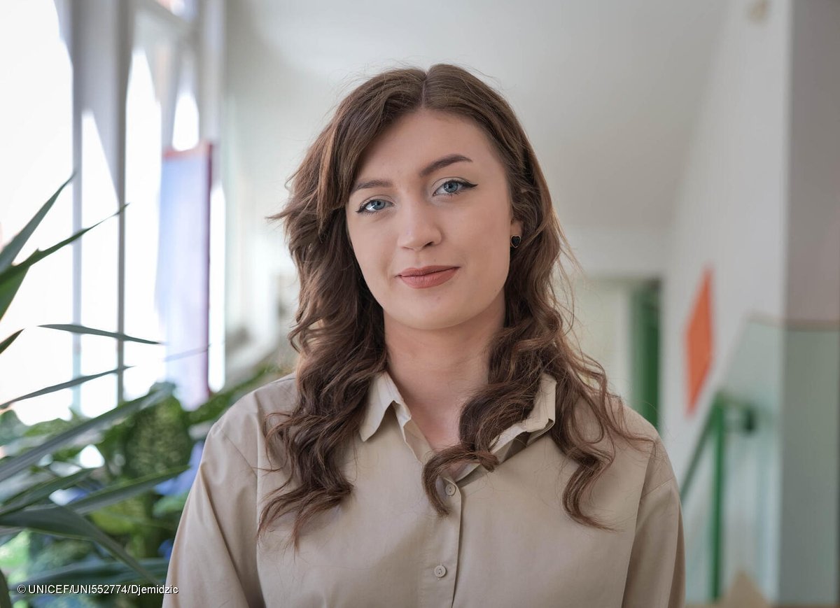 UNICEF's tweet photo. “The air we breathe is often toxic, and it's making many of our citizens sick. But I refuse to accept this as our reality,” says Irma, 19, from Bosnia and Herzegovina.

Determined to make a change, Irma is leading the charge for clean air by demanding action from local leaders. https://t.co/qRaZ3MbR1B