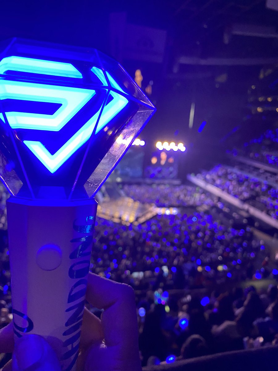 larabiOW's tweet photo. #EVERLASTINGFRIEND is Super Junior’s fandom’s name… how dare you to stole it?  even de color? we going to protect our name and group. ‘cause #SUPERJUNIOR THE LAST MAN STANDING 
This is PLAGIARISM @weverseofficial
#ELF  #SAPPHIREBLUE is Super Junior official color https://t.co/DLb09Mgd85