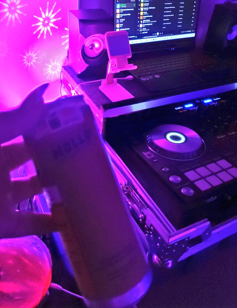 RaQs (@raqsinnovations) on Twitter photo Cheers & gn if u gn 😌, we have some rosin hashstronaut gummies from Nugz to celebrate 7/10, some thc & cbg infused ciders from Mollo and the new <a href="/ghostdrops/">Ghost Drops</a> multi-strain variety pack⛽🔥😮💨🫶 all hitting very nicely and paired well together for taste, smoothness and balance🥰 Cheers & gn if u gn 😌, we have some rosin hashstronaut gummies from Nugz to celebrate 7/10, some thc & cbg infused ciders from Mollo and the new <a href="/ghostdrops/">Ghost Drops</a> multi-strain variety pack⛽🔥😮💨🫶 all hitting very nicely and paired well together for taste, smoothness and balance🥰