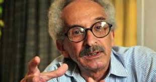 ،،،
لكل روائي في مصر أسلوبه السردي الذي يتمظهر في لغته ورؤاه التعبيرية، نجيب محفوظ غير إدوار الخراط غير الغيطاني غير صنع الله إبراهيم وأصلان وطاهر وشلبي وإبراهيم عبدالمجيد وغيرهم.
فالرواية ليست مجرد حكي وشخصيات وحدث، لكنها إبداعية سردية صوب التفرد.