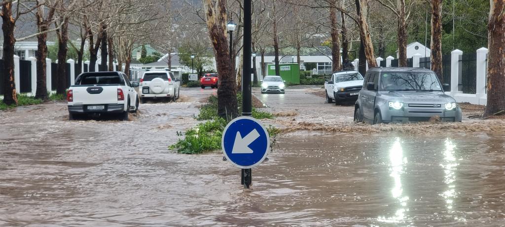 NoSurrenderRSA's tweet image. A River Runs Through It: Somerset West near Erinvale