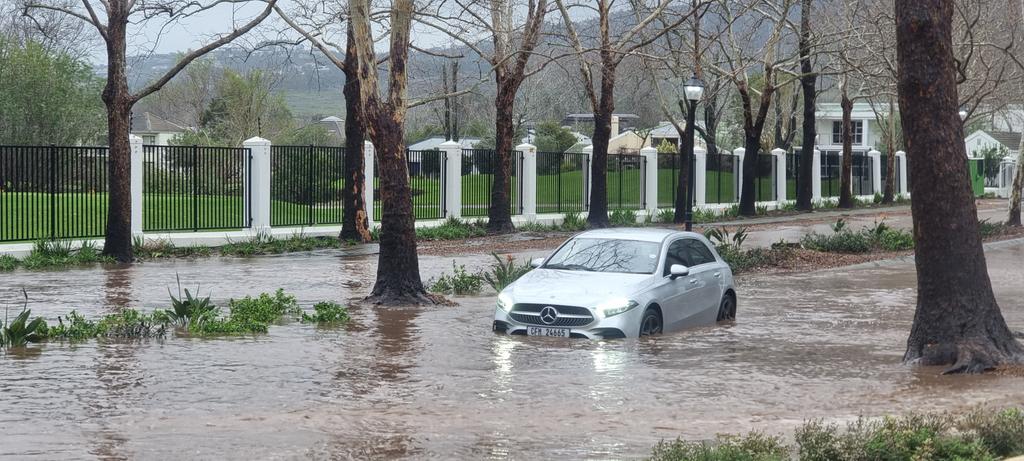 NoSurrenderRSA's tweet image. A River Runs Through It: Somerset West near Erinvale