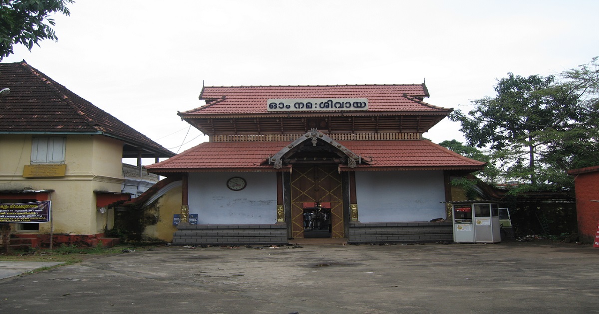 indicatoday's tweet photo. In #Dwaparayuga, Maharshi #Kulumuni and his disciples practiced intense austerities in the majestic #Himalayas! #Devalan, one of the disciples, killed a harmless snakelet, angering Kulumuni. He cursed Devalan to become a snake. Devalan, renamed #Nagarshi, repented and sought redemption through intense penance to Lord Shiva, eventually finding a divine #Shivalinga.
Author Arjun KV masterfully weaves elements of #Tantra such as esoteric practices of pooja and the intricate rules of temple rituals, such as #Dehasudhi, to illustrate the deep connection between sacred architecture and supreme realization in #Tantric tradition.
#Conference #Kerala #Ernakulathappan @rekha_dhar @saraswatiblr @SaamaanyaJ @IndicaOrg
https://t.co/Lx0qvwaE6o