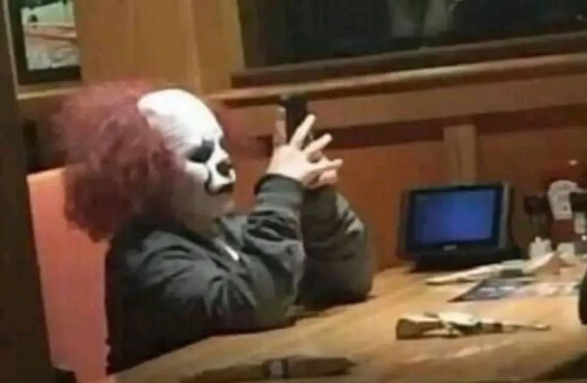me texting my friends mental health advice when i belong in an asylum