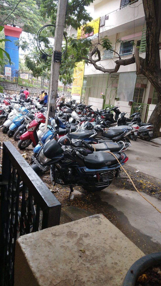 Prafull64425682's tweet photo. @blrcitytraffic @blr_traffic @vijayanagartrps 11_7_24 https://t.co/5LLaSk9lVH