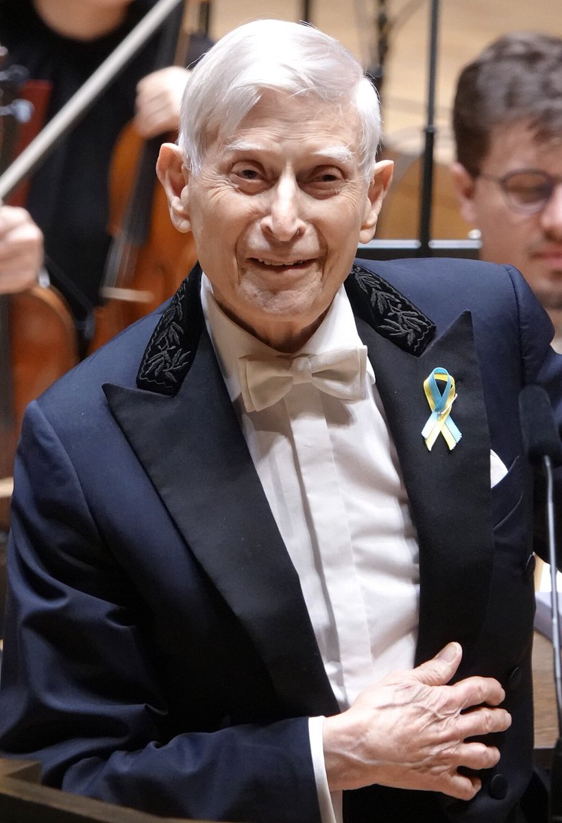 Maestro Herbert Blomstedt turns 97! Today, he leads the Bamberg Symphony Orchestra in Bruckner's Ninth Symphony in St. Florian monastery. 
worldconcerthall.com/en/schedule/bl…