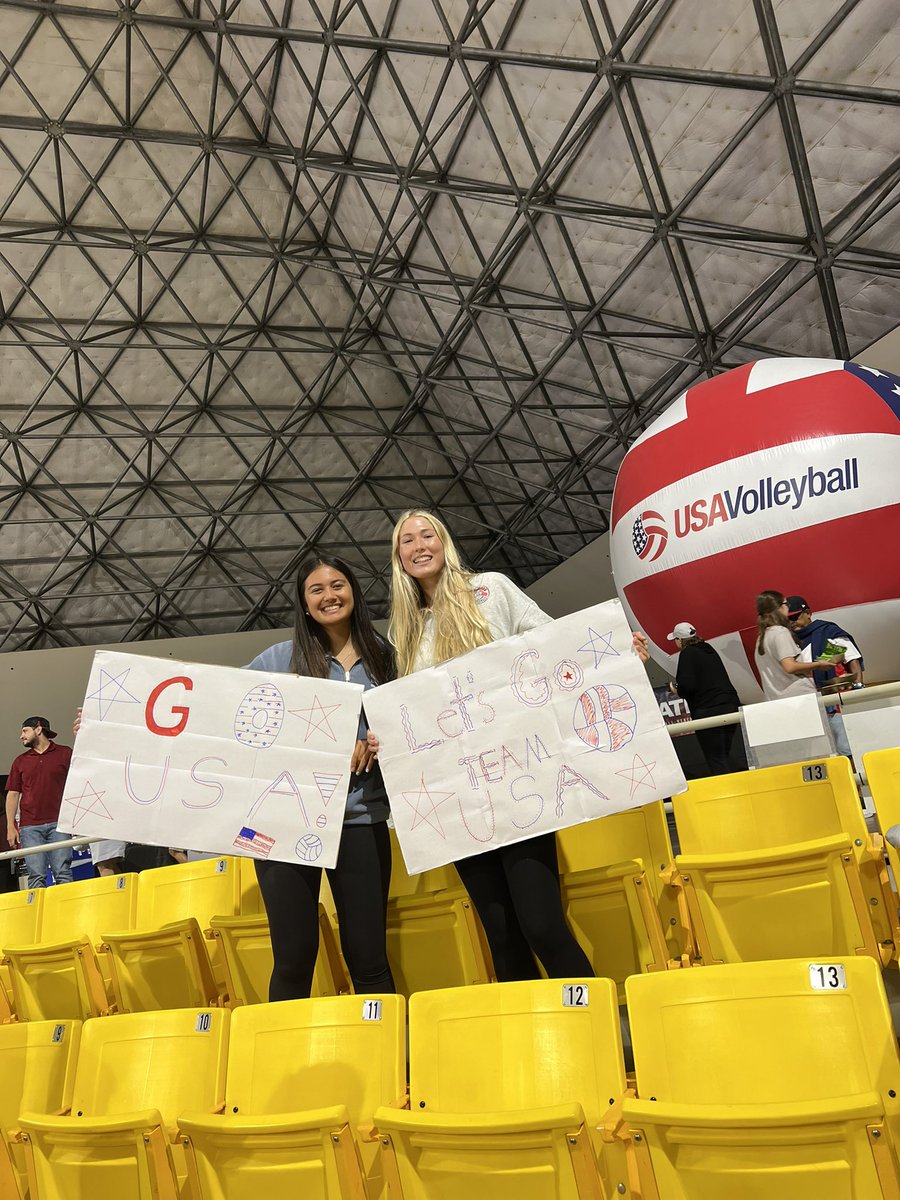 BellaKompaniez's tweet photo. Cheering on Team USA at the USA Volleyball Cup 🏐💪🇺🇸

@usavolleyball #pathtothepodium
#7 #pinhitter https://t.co/Ru2dLaAsOr
