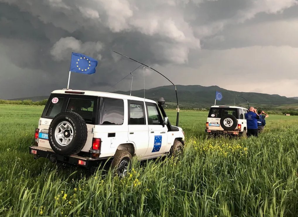 Gisteren met <a href="/EUmARMENIA/">European Union Mission in Armenia</a> mee geweest op patrouille langs de grens van Armenië en Azerbeidzjan.

Hun belangrijke werk zorgt ervoor dat het momenteel rustig blijft langs de grens.