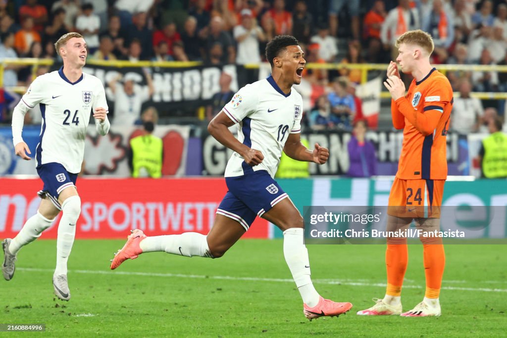 CopaLendas's tweet photo. Ollie Watkins, Inglaterra 🏴.
Países Baixos 🇳🇱 1 x 2 🏴 Inglaterra.
Euro Copa 2024, Alemanha.
#watkins #england #uefa #legend #englishteam #thethreelions #thefa #signalidunapark #eng #euro2024 https://t.co/8TppIsmsFs