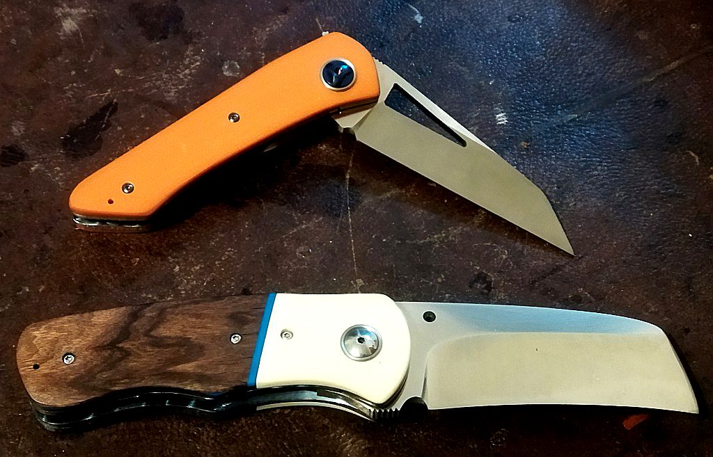 AndreErasmus63's tweet image. WIP: 'Pocket Rocket' and 'Chunky' almost done. Some more polishing and tuning up tomorrow. They will be available soon. What do you think about their colours? Hate them or love them?
#knifedaily #knifeforsale #knifefanatic #knifenut #knifemaking #knife #foldingknife #pocketknife
