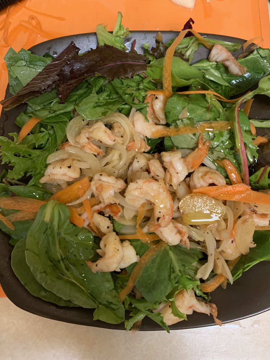 늦은 퇴근 … 입맛도 없고 ㅎㅎ
간단히 🥃