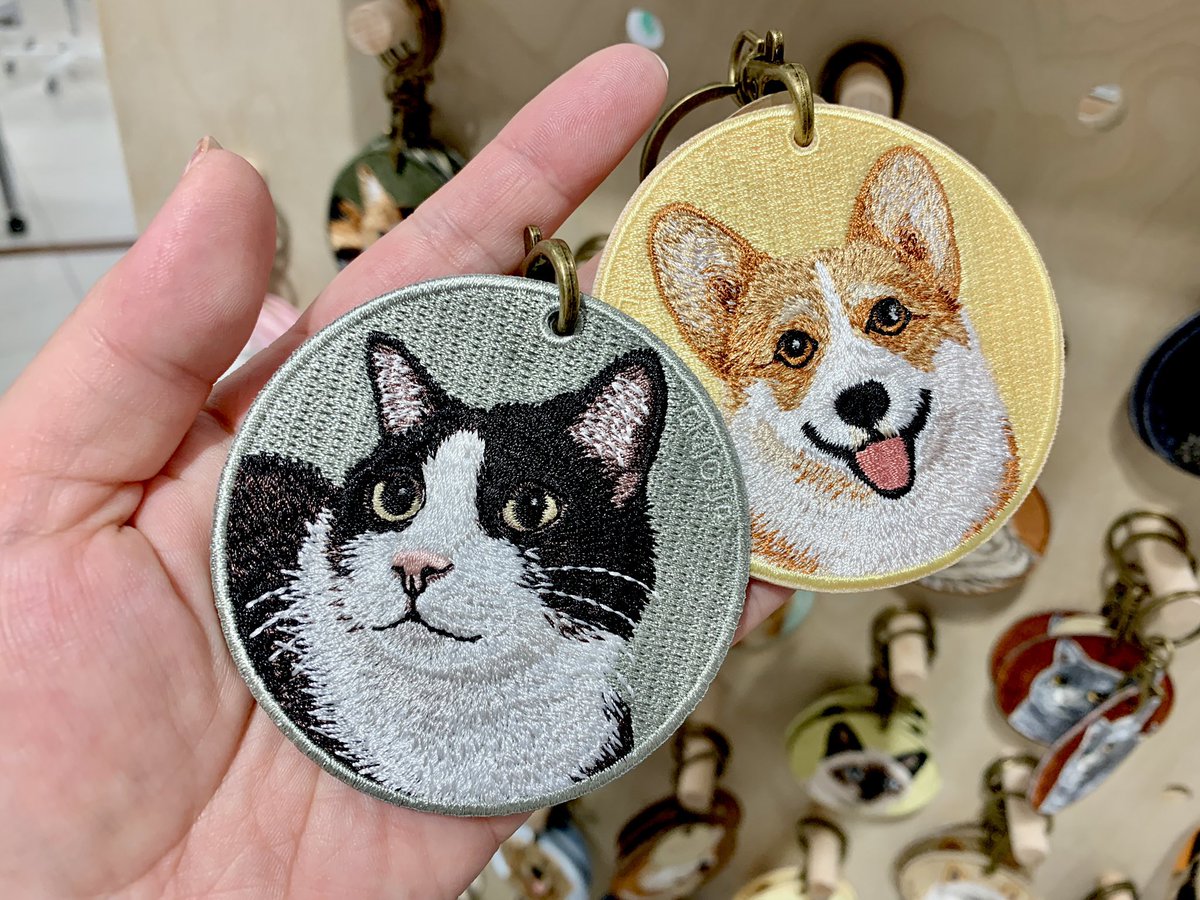 台湾の刺繍ブランド「EMJOUR(#エンジュール)」の刺繍キーホルダー