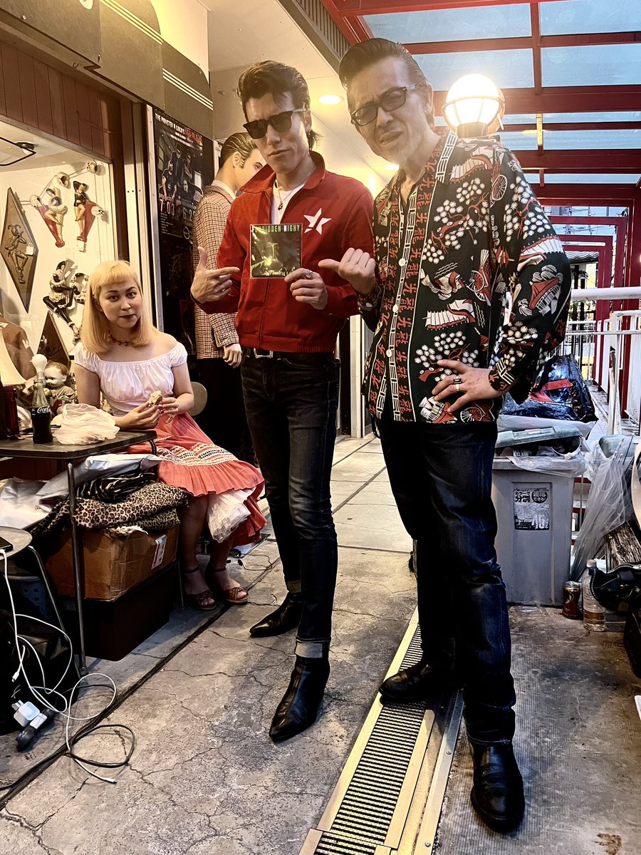 elovissato's tweet image. ジョニーもモンスターアゴーゴーズのCD聴いてくれるとさ
サンキューJohnny❗️
#TheMonsteragogos #モンスターアゴーゴーズ 
#JohnnyPandora #ジョニーパンドラ @bad_johnny