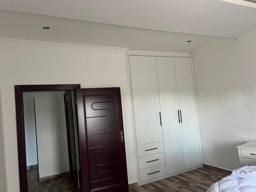 AmsCapitol's tweet photo. Furnished 2 bedroomed apartment in Ibex Meanwood 

| 2 bedroomed vacant newly furnished apartment for rent in Ibex Meanwood with power backup | comes with gas and electric cooker, fridge, microwave, wifi, DStv | in a secured yard with automated gate and electric fence 0973061389 https://t.co/nQYQbWcun2