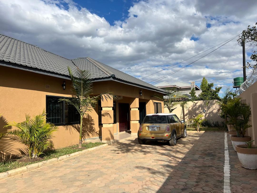 AmsCapitol's tweet photo. Furnished 2 bedroomed apartment in Ibex Meanwood 

| 2 bedroomed vacant newly furnished apartment for rent in Ibex Meanwood with power backup | comes with gas and electric cooker, fridge, microwave, wifi, DStv | in a secured yard with automated gate and electric fence 0973061389 https://t.co/nQYQbWcun2