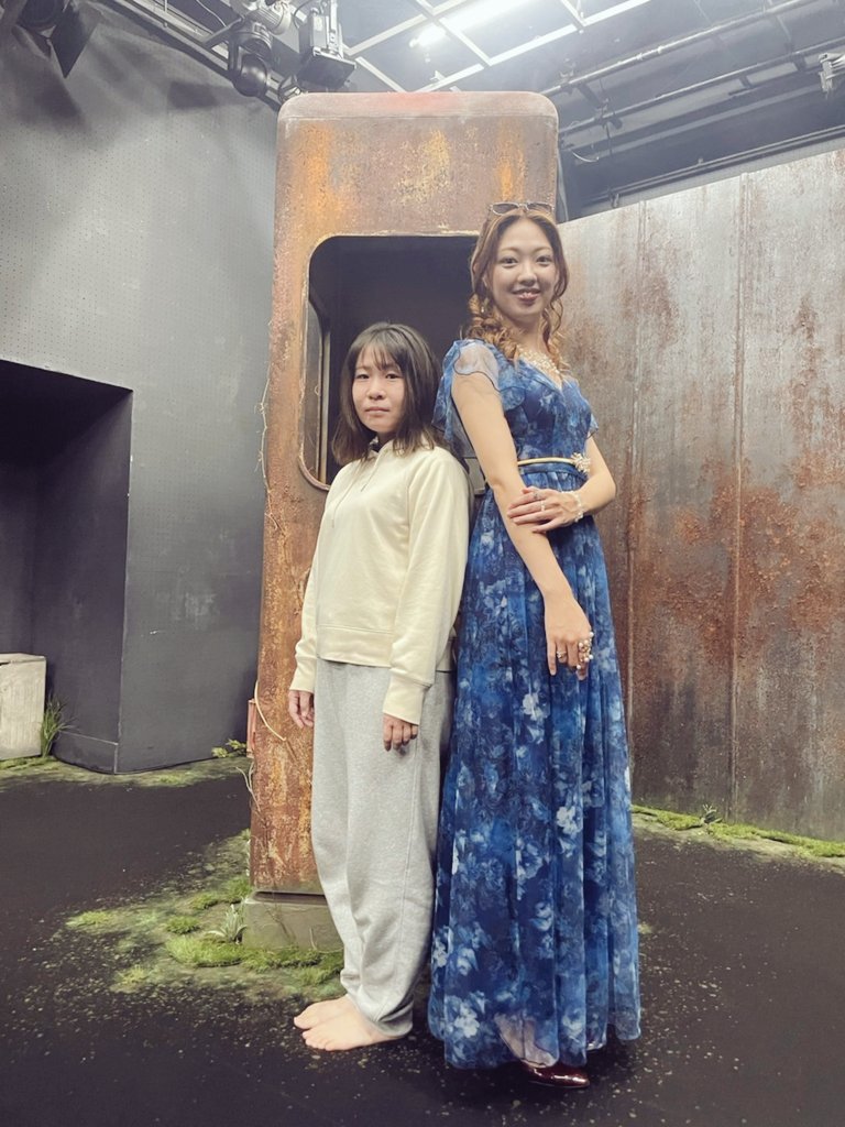 eri_musica's tweet photo. →
いつぞやの回、最後に2人で初めて向き合ったとき、物凄く愛おしい感覚で心が震えたときがありました(2人とも同じ感覚だった)。どんなときも自分自身としっかり抱き合いながら、恐怖も絶望も抱えたまま丸腰で、生きるという荒波に立ち向かってゆくことに希望が見出だせたら嬉しいなと思いました。 https://t.co/NsW94dO6Vf