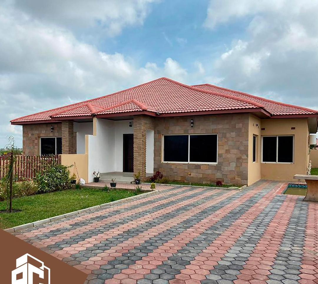 AmsCapitol's tweet photo. 3 bedroomed flat for rent in Roma Park $1000
Semi detached 
Own entrance
Paved yard 
Call 0973061389 https://t.co/p33LfWJfsV