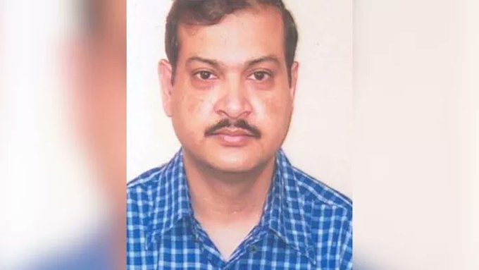 folkpradeep's tweet photo. UPSSSC के चेयरमैन प्रवीर कुमार ने दिया इस्तीफा
स्वास्थ्य कारणों का हवाला देते हुए दिया इस्तीफा
ओएन सिंह बने UPSSSC के कार्यवाहक अध्यक्ष
#UPSSSC #CMYogi #PravirKumar https://t.co/5C3Tm1GlWp