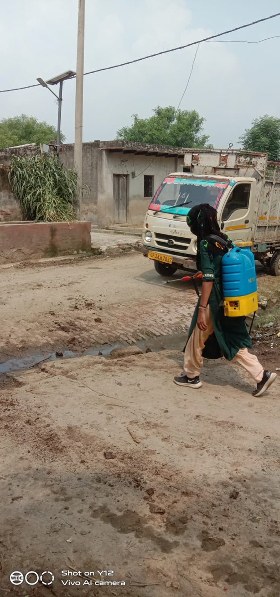 Dpro_Aligarh's tweet photo. @ChiefSecy_UP @CMOfficeUP @diooffice371 @Dm_Aligarh @SBMGUP2 @uppanchayatiraj कल दिनांक १० जुलाई को संचारी रोग नियंत्रण अभियान में माइक्रो प्लान के अनुसार विकास खंड लोधा की पंचायतों में एंटी लार्वा का छिड़काव हुआ https://t.co/4BxJgxqoG1