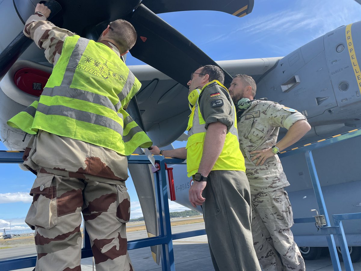 EATC_'s tweet photo. Do you know why a 🇫🇷, a 🇩🇪 and a🇪🇸 technician 🔧👷♂️are working together on a 🇫🇷 #A400M at @JBER_Alaska ??? 🤔
Stay connected to find out more about #CrossMaintenance…
#EATC #EART24 #ArcticDefender24 #PacificSkies24 https://t.co/nQSHH8JeI9