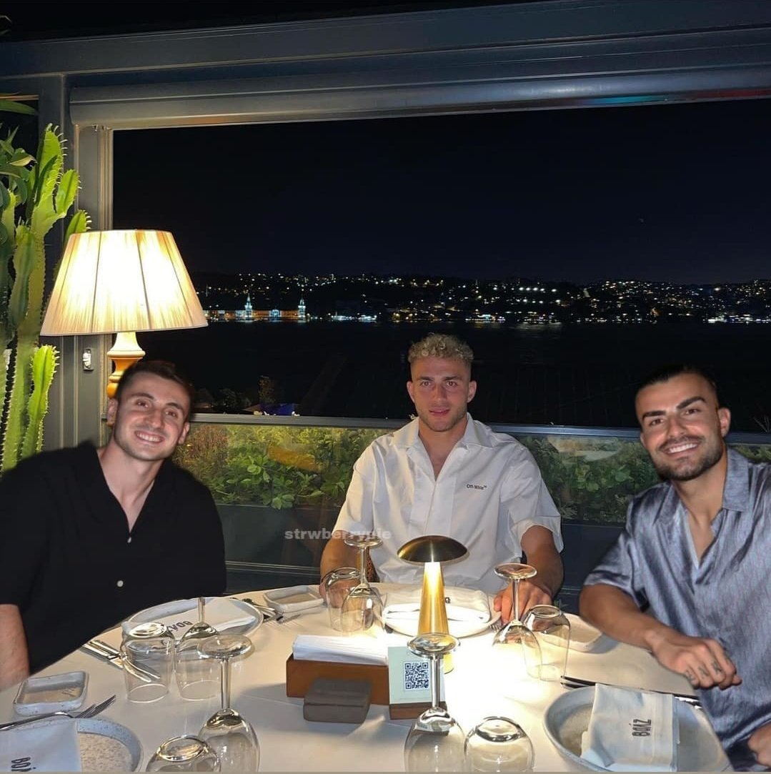 Acil buluşup date yalnız gereken konular var 
<a href="/Barisalperyilmz/">Barış Alper Yılmaz</a> <a href="/keremakturkoglu/">Kerem Aktürkoğlu</a>