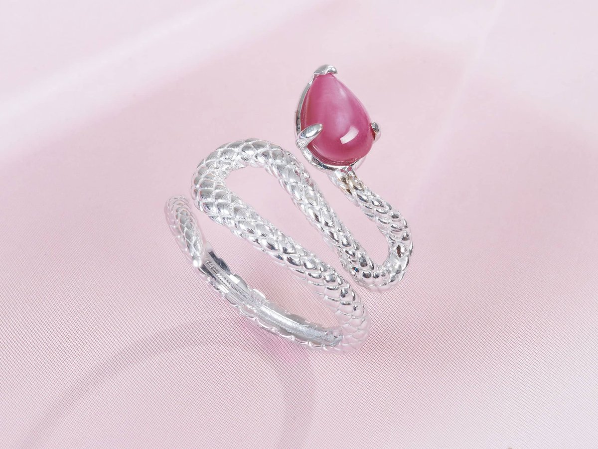 AMEJewellery's tweet photo. The Star Ruby #snake #Ring, crafted in 14-karat White Gold by #AMEJewellery, combines the allure of a natural #StarRuby with the captivating symbolism of a winding snake design.
#ruby 
https://t.co/FQmstd2ICF https://t.co/L0ktHuzWNe