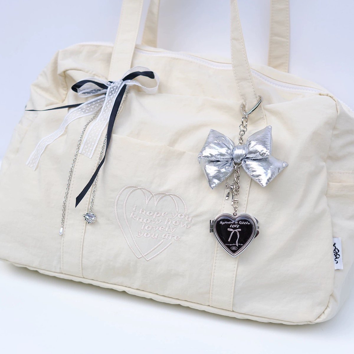 rosegardenandu's tweet photo. PREORDER⟢ กระเป๋า Blank Label - Soft heart boston bag 🎀
📅รอสินค้า 7-14วัน ไม่มีปิดรับ กดได้ตลอด
☁️ใบละ 420฿ มัดจำได้50%
color : pink / white (ไม่ขาวโอโม่นะคะ)
📮ค่าส่ง 40฿
📝ดีเทลและราคาโบลงในเมนชั่น
#BlankLabel #พรีออเดอร์จีน #กระเป๋า #ตลาดนัดกระเป๋า #กระเป๋าสะพายข้าง https://t.co/o0M4YiucGR