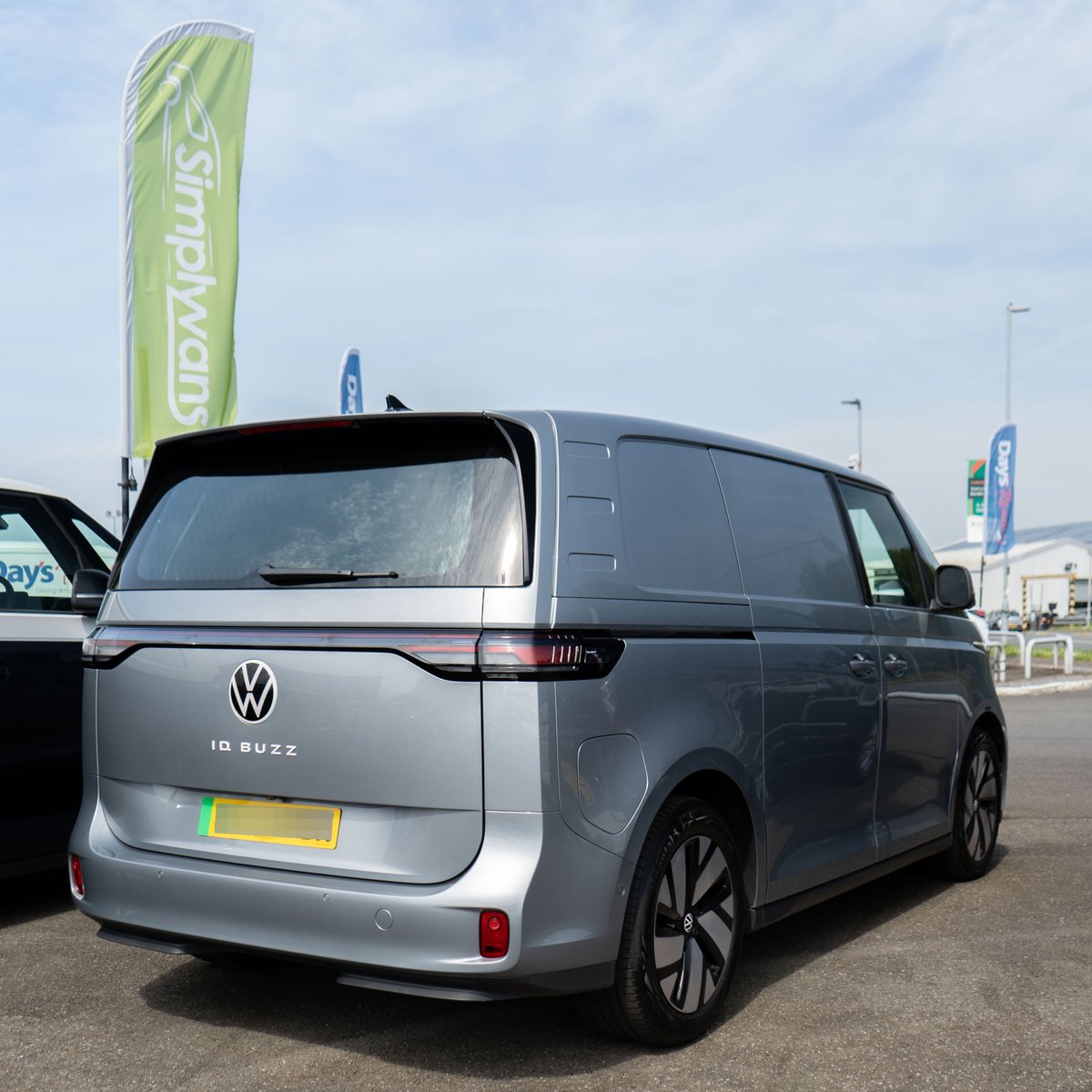 SimplyUsedVans's tweet photo. The award-winning ID Buzz | Experience tomorrow's technology today

What Car? Car of the Year 2023: Overall winner 🏆

Find yours here: https://t.co/RNUQAzv9sg

#CommercialVans | Simply Vans https://t.co/Gtf3S0ceMv