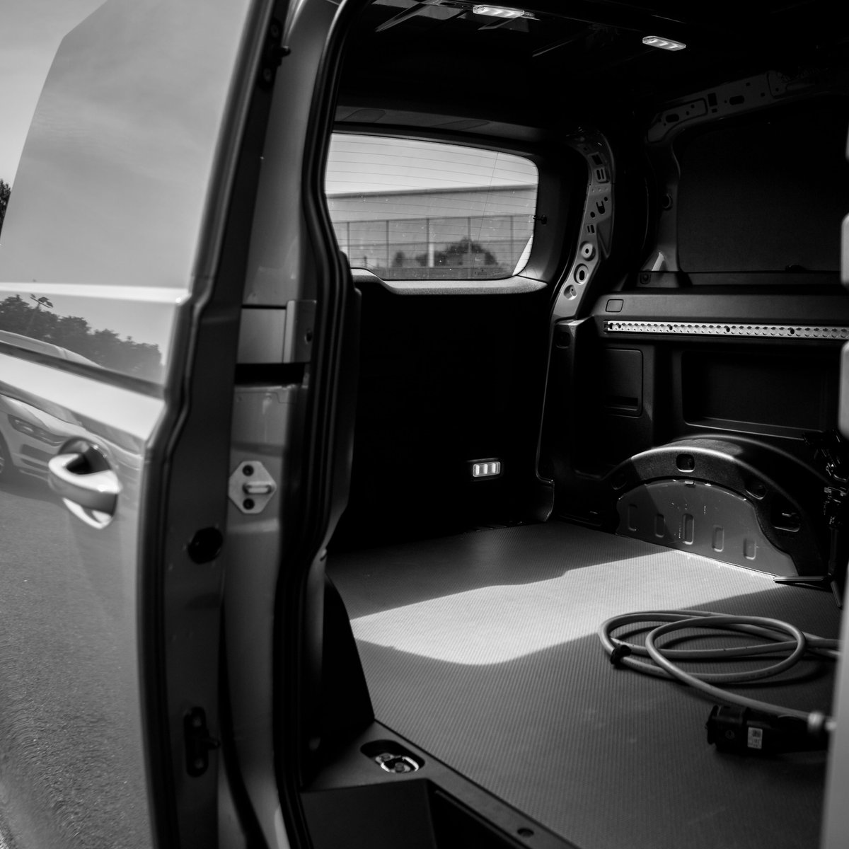 SimplyUsedVans's tweet photo. The award-winning ID Buzz | Experience tomorrow's technology today

What Car? Car of the Year 2023: Overall winner 🏆

Find yours here: https://t.co/RNUQAzv9sg

#CommercialVans | Simply Vans https://t.co/Gtf3S0ceMv