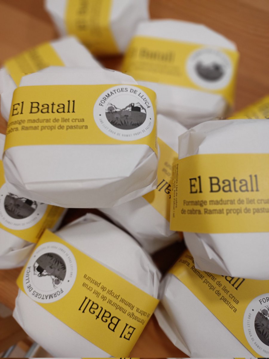 💛El Batall, el nostre primer formatge. El que reivindica la nostra essència, la pastura del ramat de cabres!

Gràcies a tots i totes els que cada setmana ens feu confiança i compreu el nostre formatge de proximitat! 🫶🏼

#lluçà #lluçanès #ramatdepastura #ramaderiasostenible
